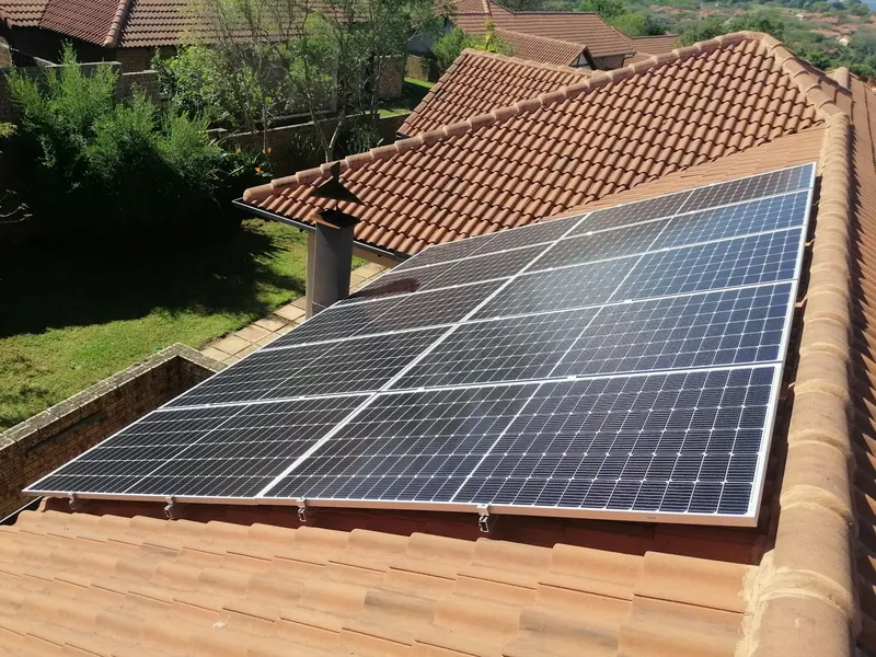 Pannelli fotovoltaici sul tetto di una casa